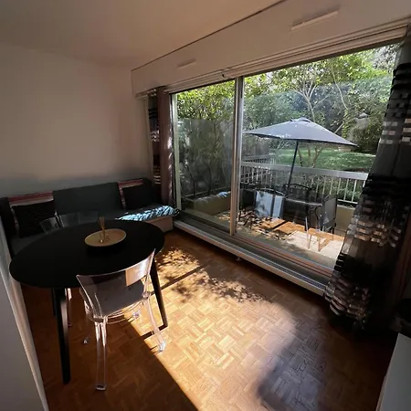 Апартаменты Amazing Confortable Eiffel Tower
